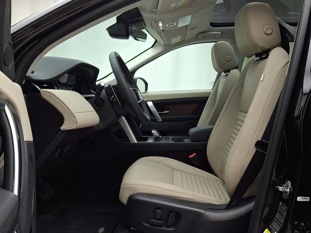 Thumbnail: 2024 Land Rover Discovery Sport - 14