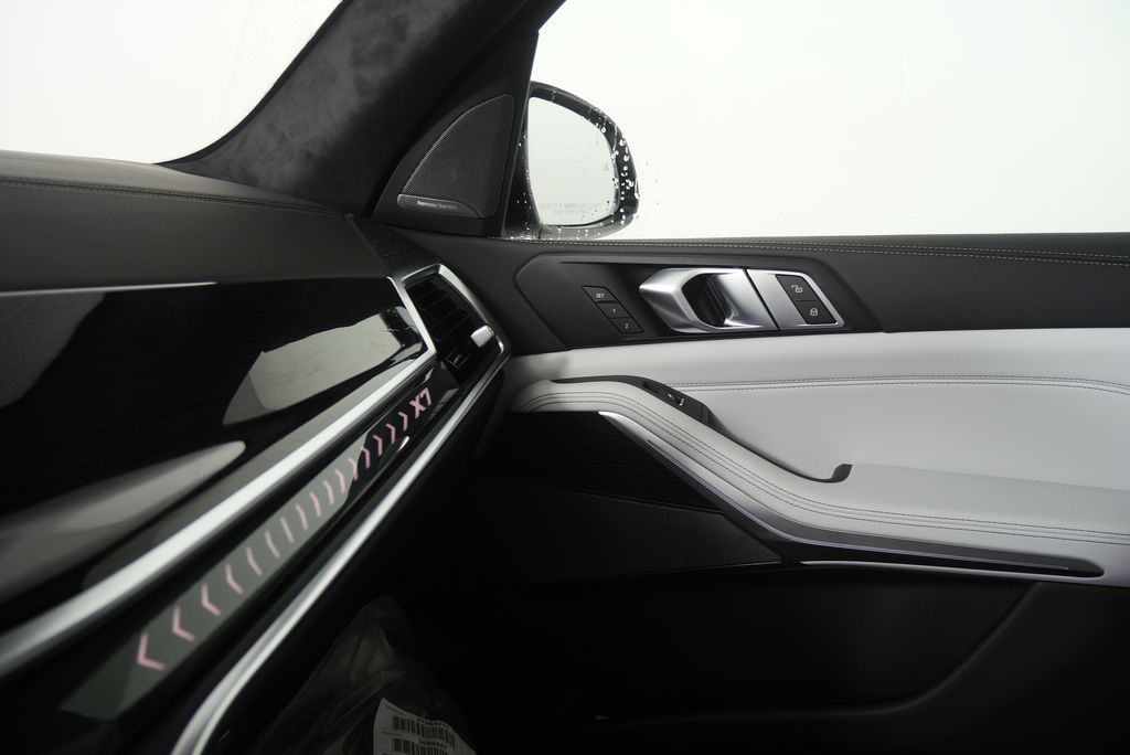 Thumbnail: 2026 BMW X7 - 26