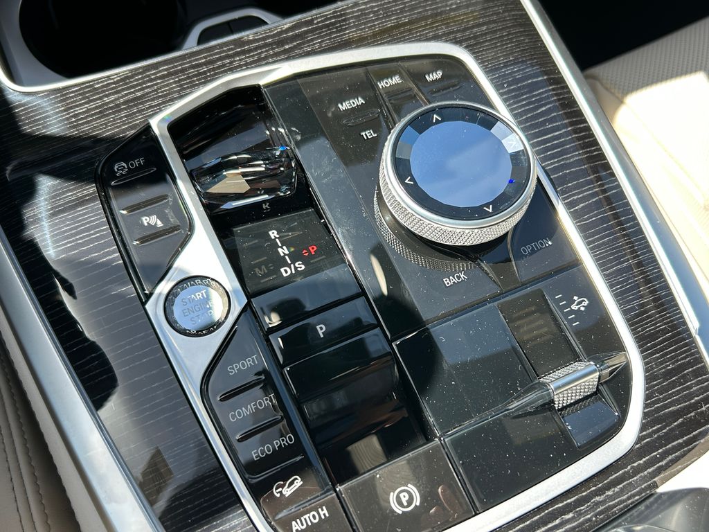 Thumbnail: 2027 BMW X7 - 28