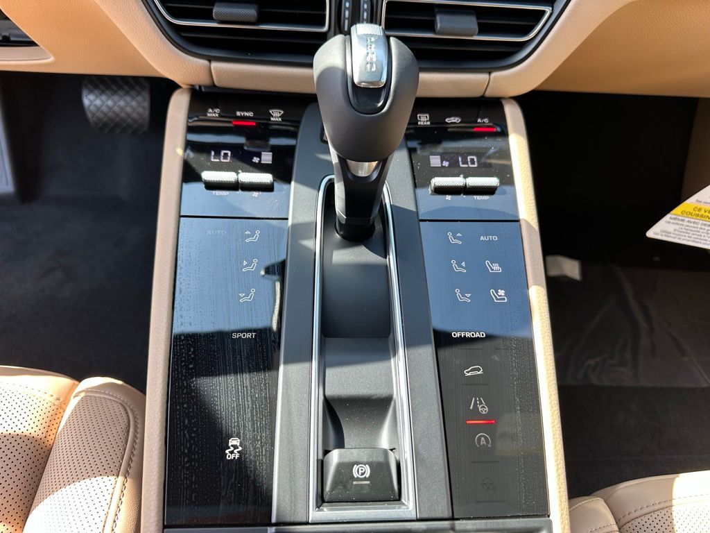 Thumbnail: 2025 Porsche Macan - 22
