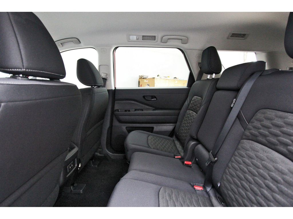 2026 Nissan Pathfinder SV - 9