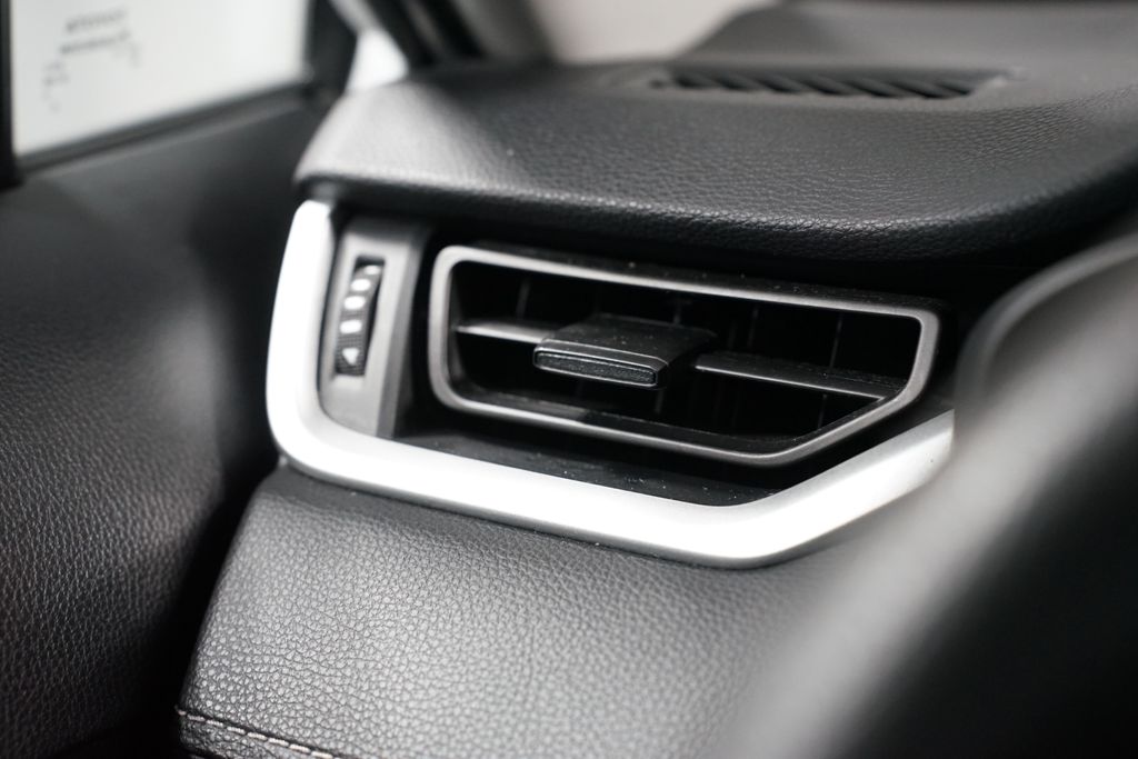 Thumbnail: 2020 Toyota RAV4 - 23