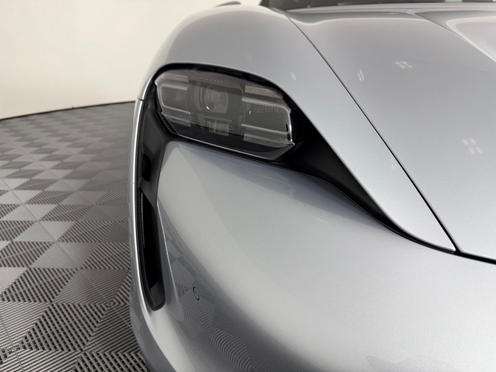 Thumbnail: 2022 Porsche Taycan - 9