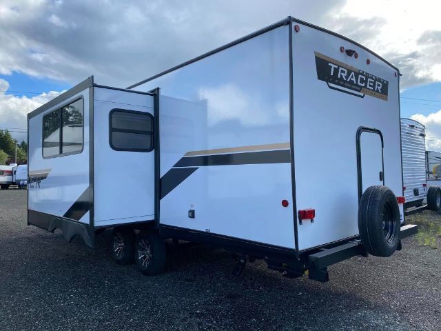 2024 White / Black Prime Time Tracer 25BHS 25BHS