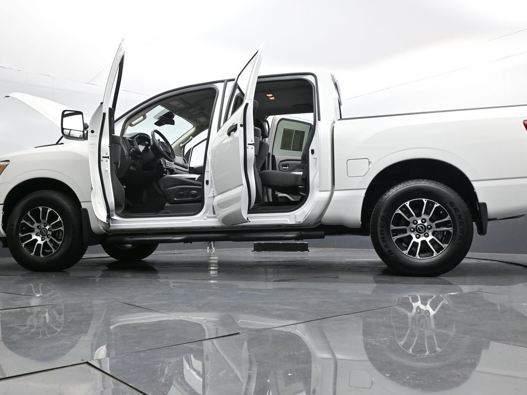 2024 Nissan Titan SV
