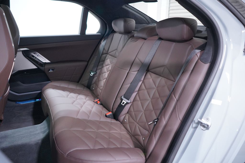 Thumbnail: 2026 BMW 7 Series - 8