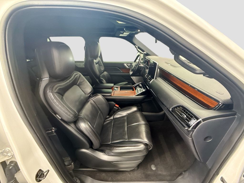 Thumbnail: 2020 Lincoln Navigator - 19