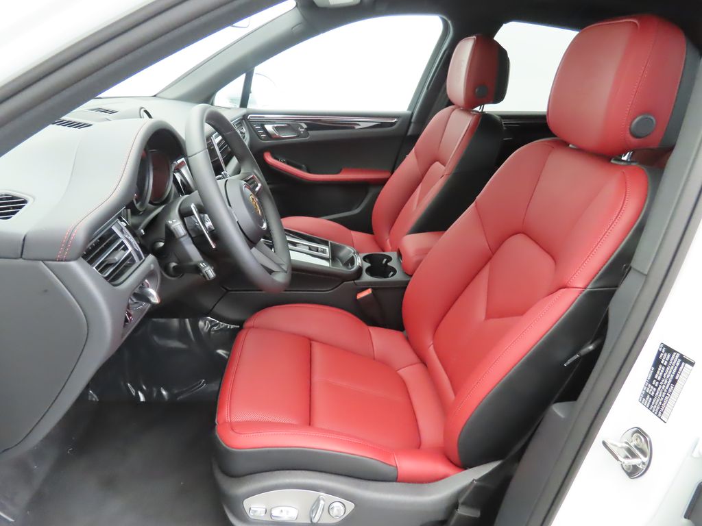 Thumbnail: 2024 Porsche Macan - 5