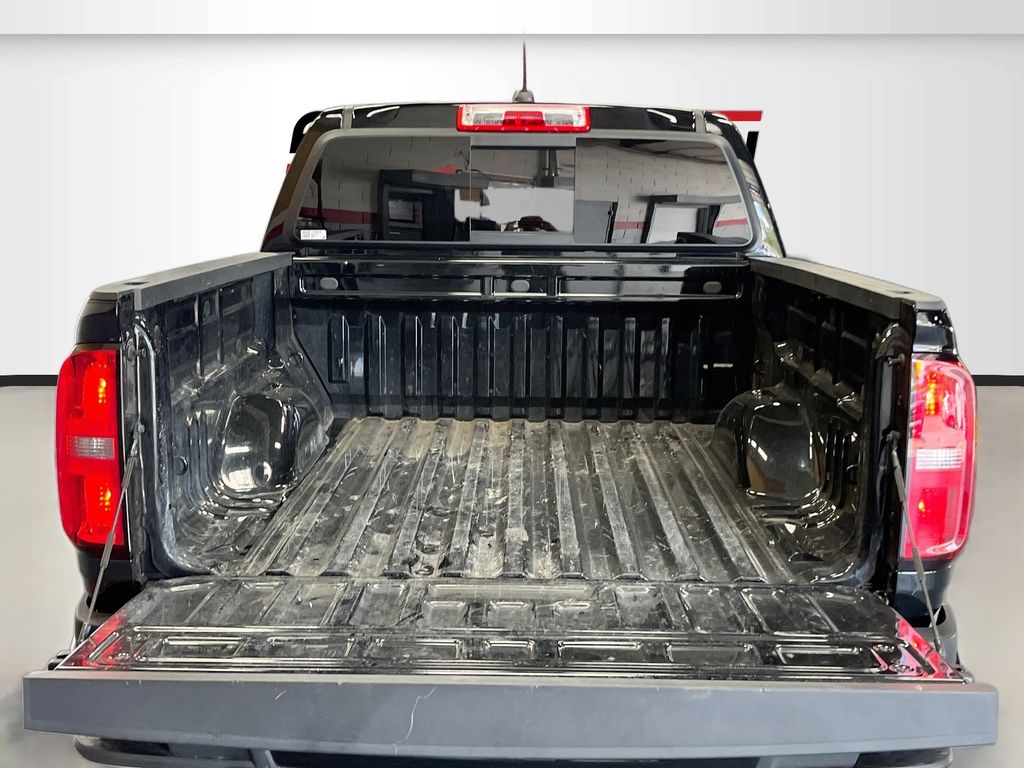 Used 2022 Black Chevrolet Z71 image 25