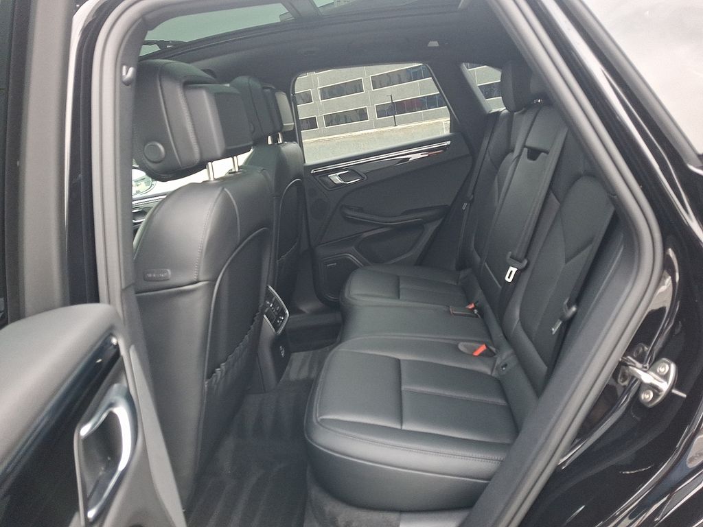 Thumbnail: 2026 Porsche Macan - 14