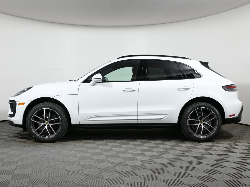 Thumbnail: 2025 Porsche Macan - 2