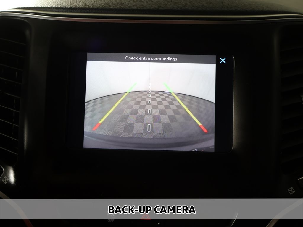 Used 2019 Gray Jeep Latitude Plus image 4