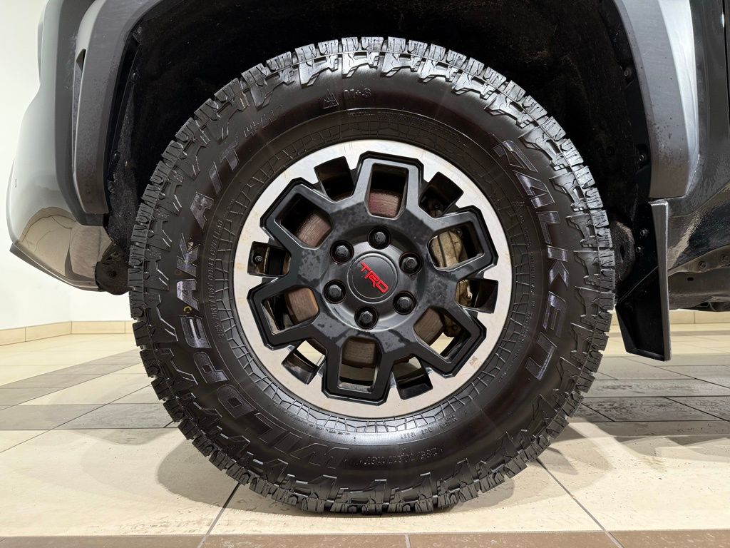 2024 Toyota Tacoma TRD Off-Road 9