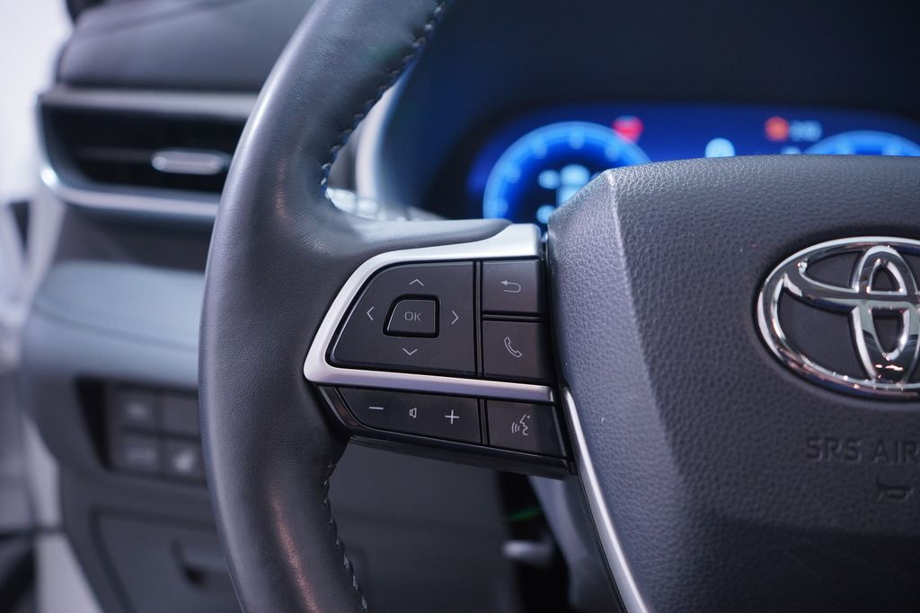 Thumbnail: 2023 Toyota Highlander - 19