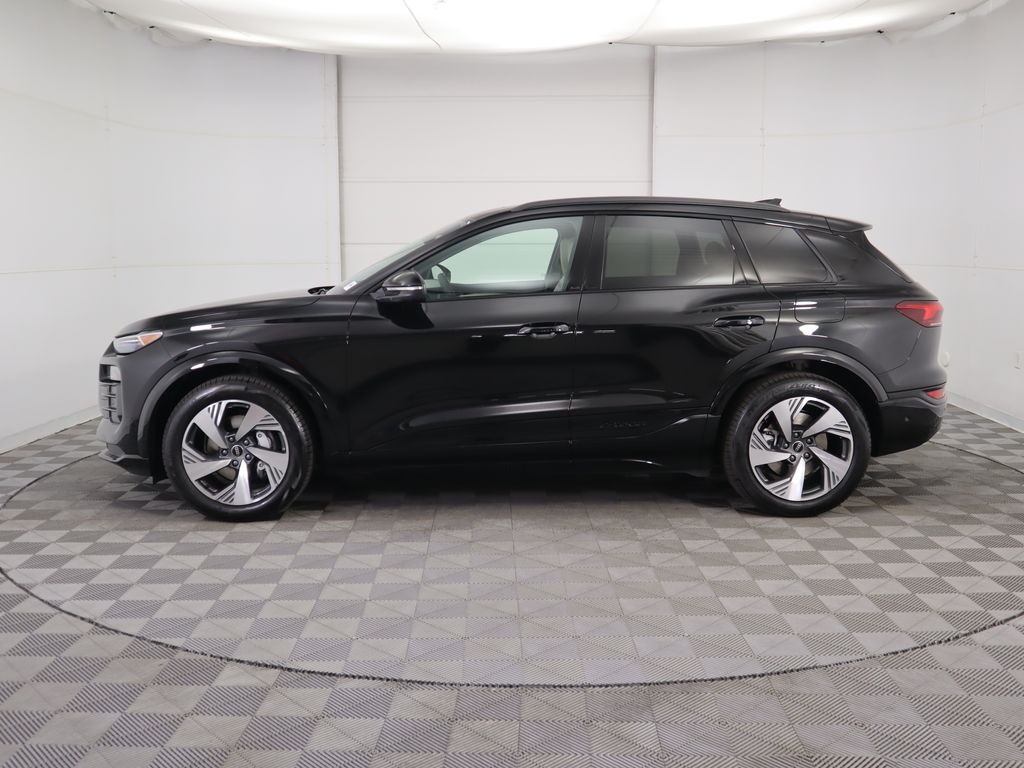 Thumbnail: 2025 Audi Q6 e-tron - 8