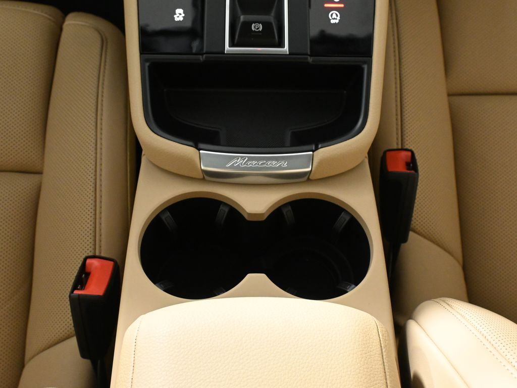 Thumbnail: 2026 Porsche Macan - 27