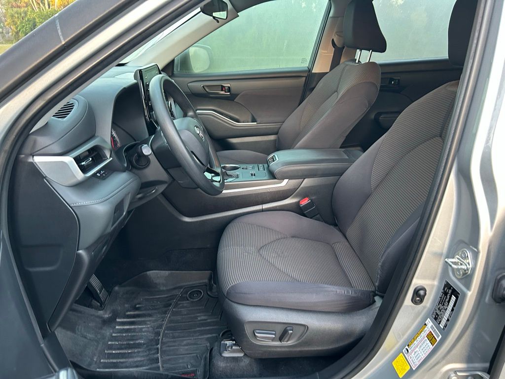 Thumbnail: 2021 Toyota Highlander - 15