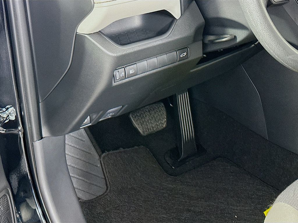 Thumbnail: 2025 Toyota RAV4 - 10