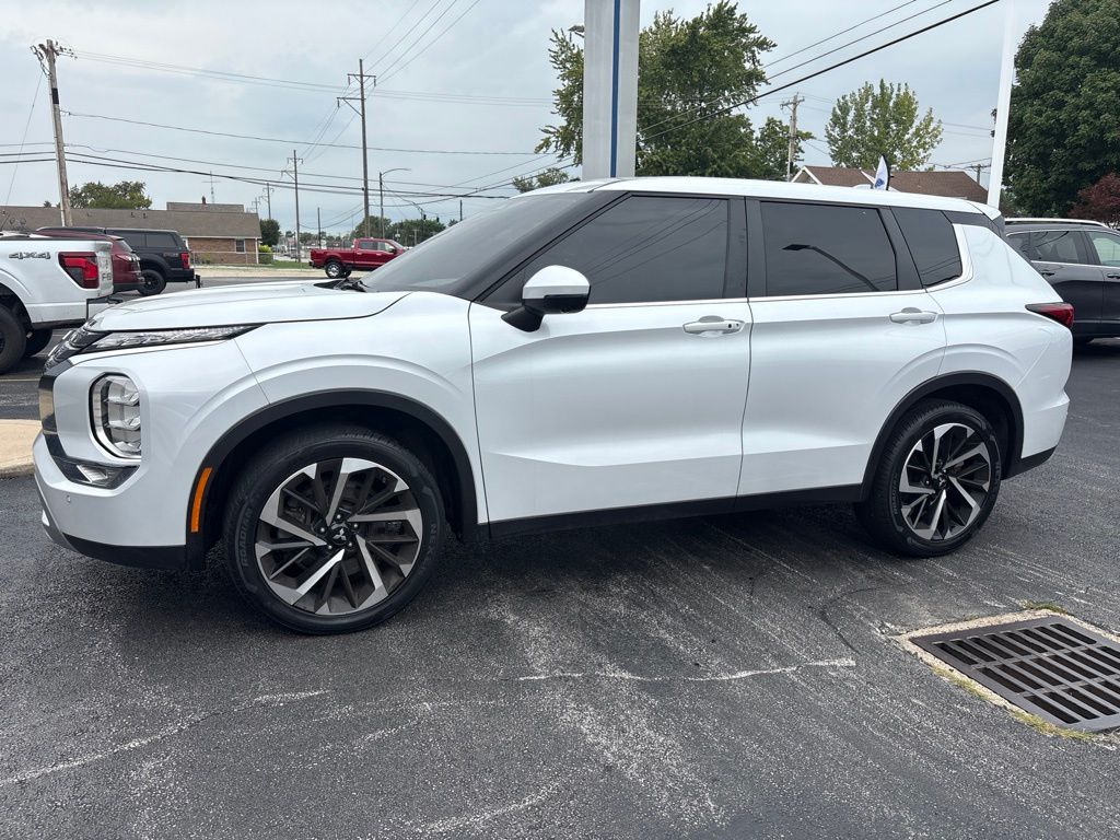 White Diamond 2024 Mitsubishi Outlander SUV / Crossover  Continuously Variable Transmission