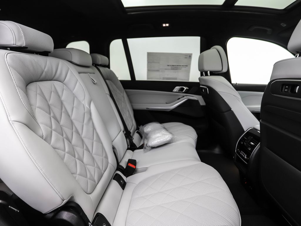 Thumbnail: 2026 BMW X7 - 28