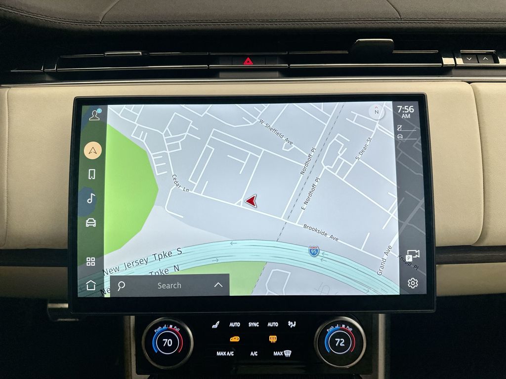 2023 Land Rover Range Rover SE 16