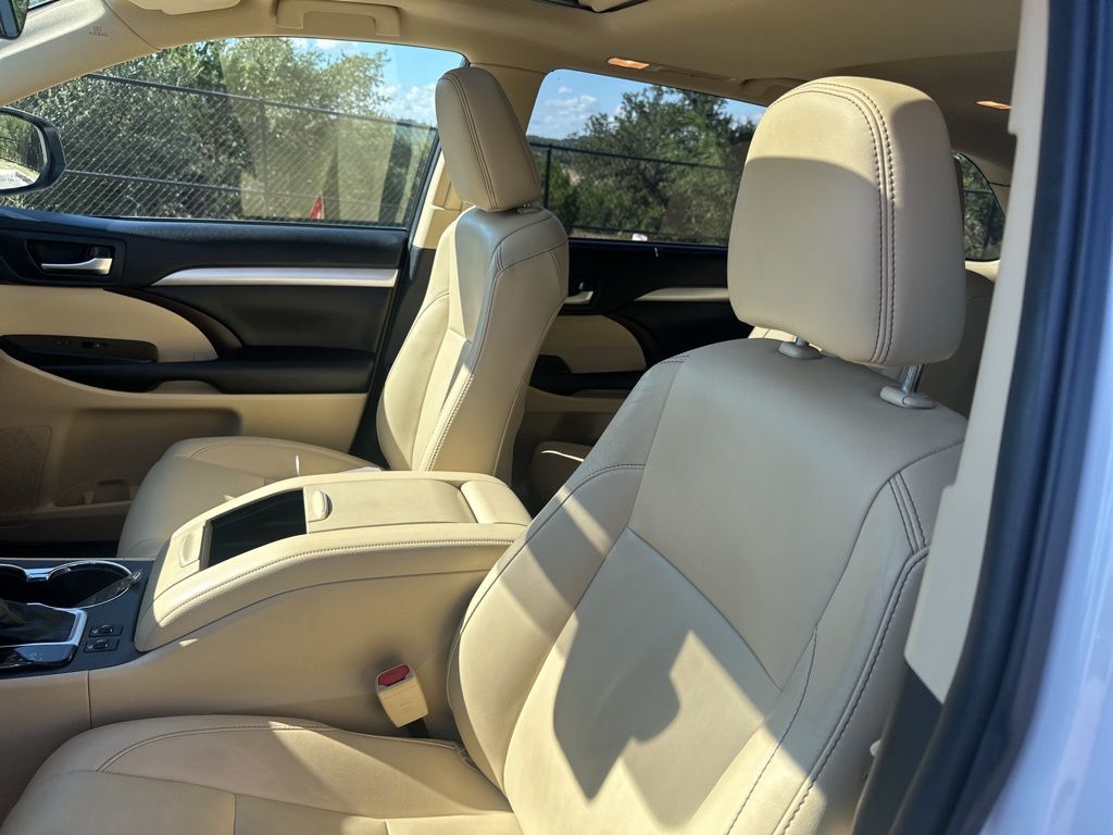 Used Car 2019 Toyota Highlander  Xle For Sale Under $25,000 In Austin, Texas