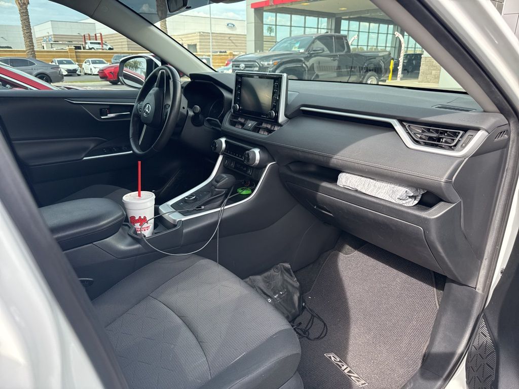 Thumbnail: 2020 Toyota RAV4 - 8