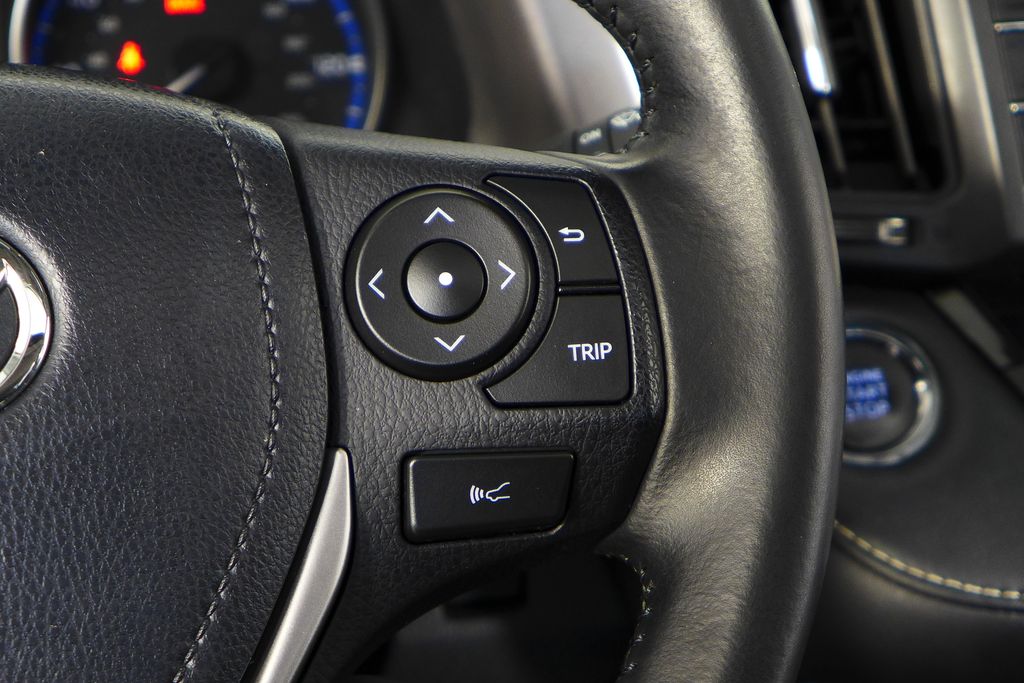 Thumbnail: 2018 Toyota RAV4 - 29