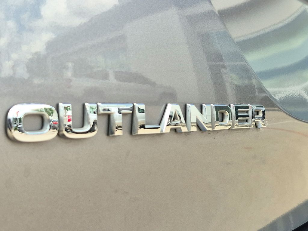 2022 Mitsubishi Outlander SE Launch Edition Gray at North Houston Mitsubishi