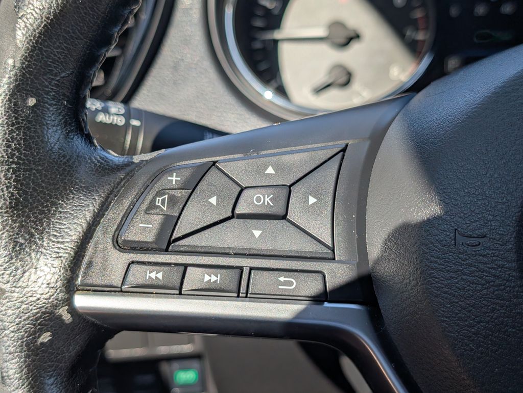 Used 2020 Silver Nissan SL image 17