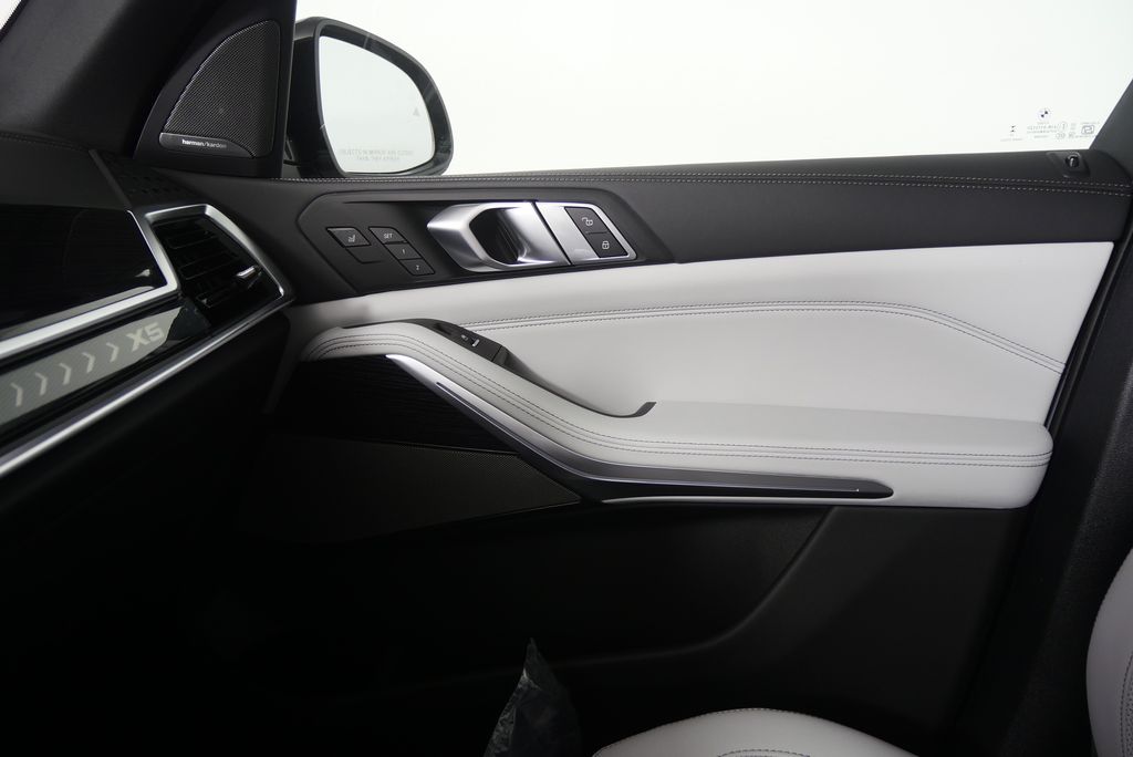 Thumbnail: 2026 BMW X5 - 24