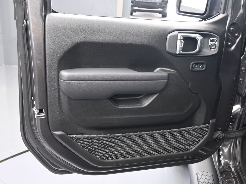 New 2026 Granite Crystal Metallic Clearcoat Jeep Sport S image 23