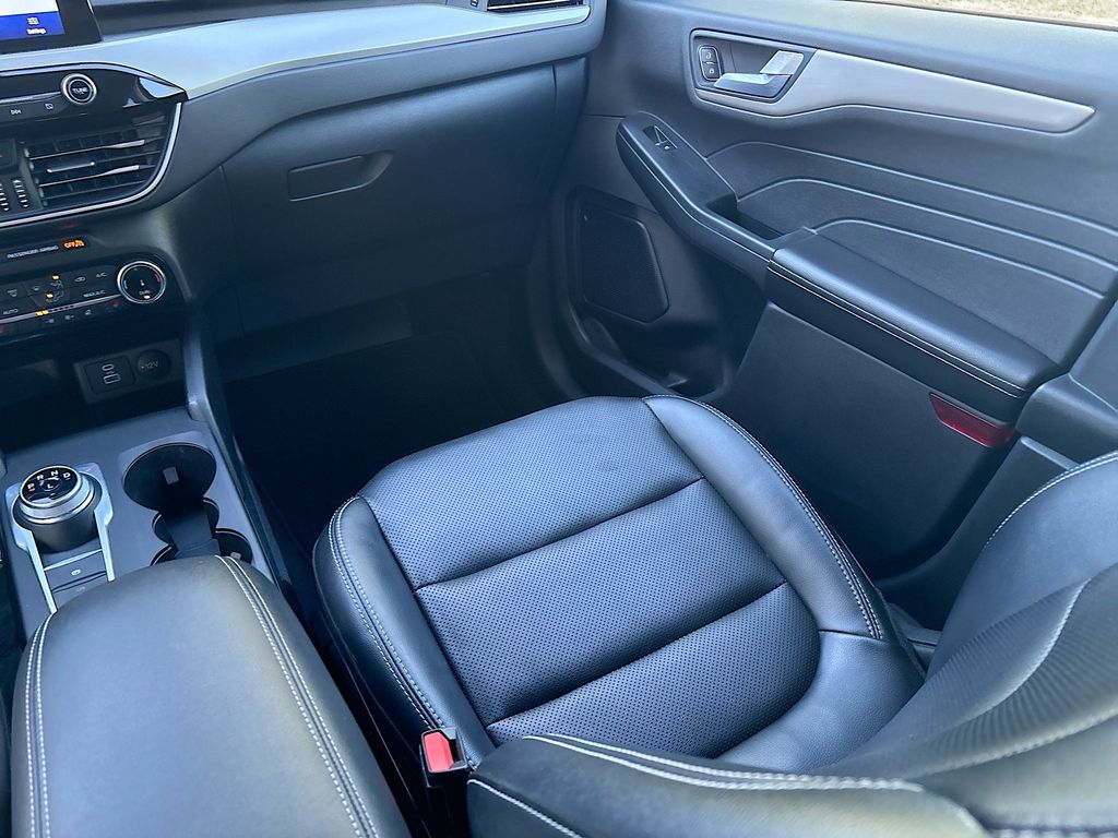 Used 2022 Silver Ford SEL image 22