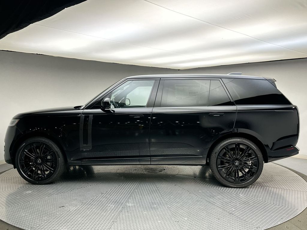 2025 Land Rover Range Rover SE 2