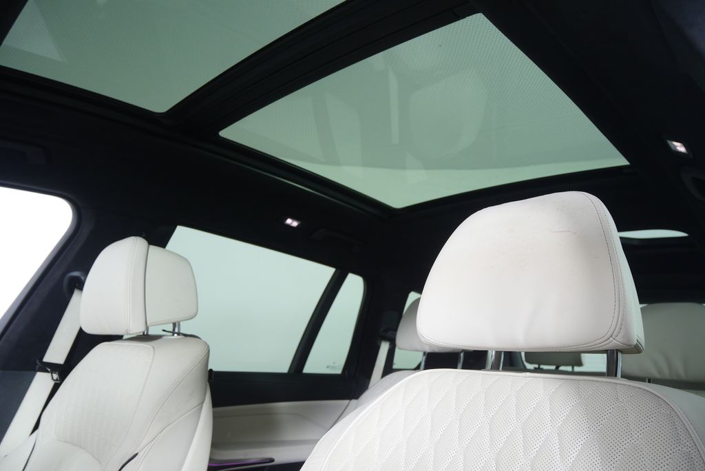 Thumbnail: 2024 BMW X7 - 10