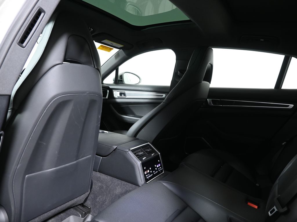 Thumbnail: 2023 Porsche Panamera - 8