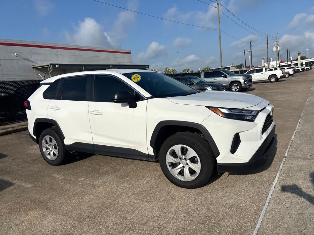2024 Toyota RAV4 LE - 3