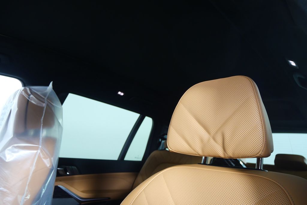 2026 BMW X7 xDrive40i 11