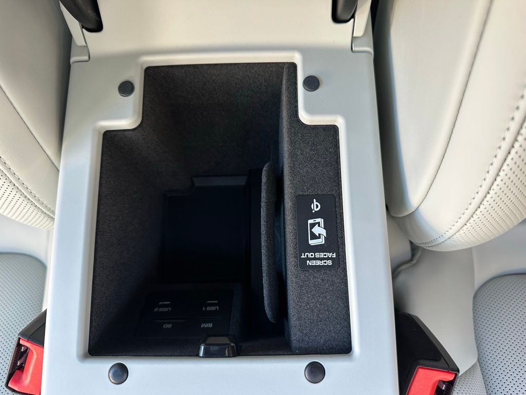 Thumbnail: 2026 Porsche Macan - 30