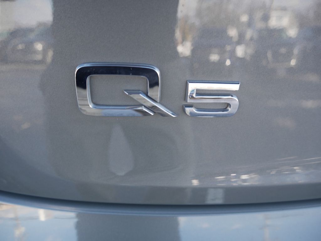 Thumbnail: 2023 Audi Q5 - 9