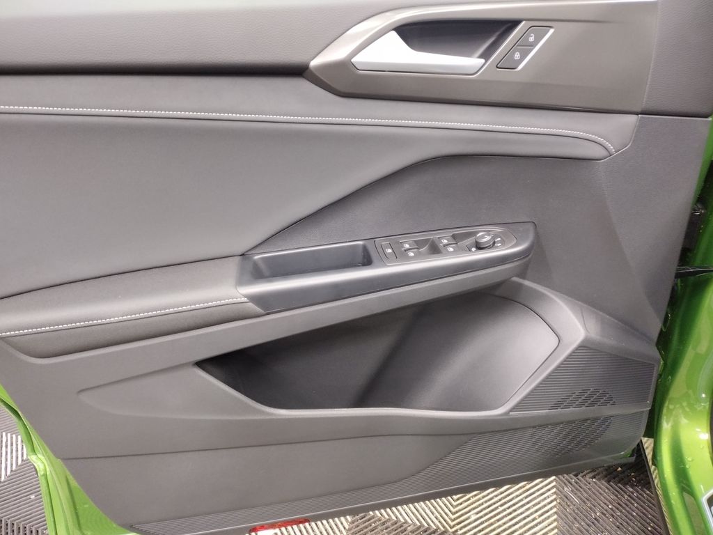 2025 Volkswagen Taos 1.5T SE Black