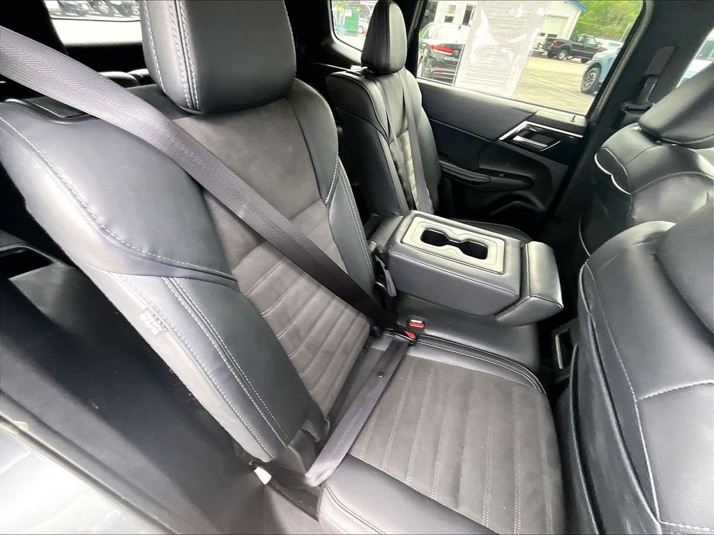 2024 Mitsubishi Outlander — photo 16