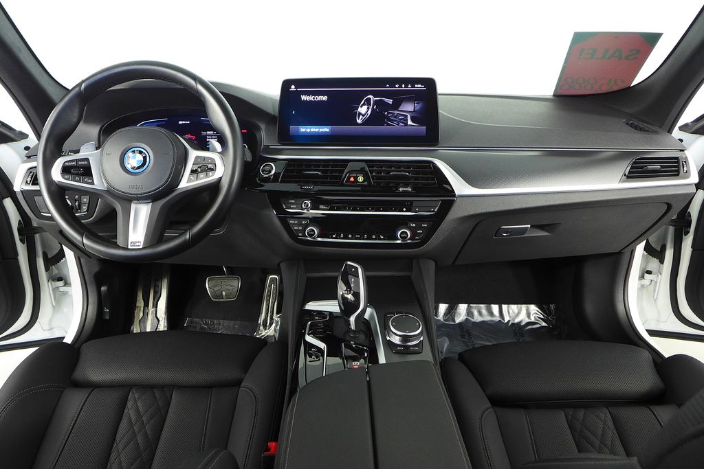 Thumbnail: 2023 BMW 5 Series - 24