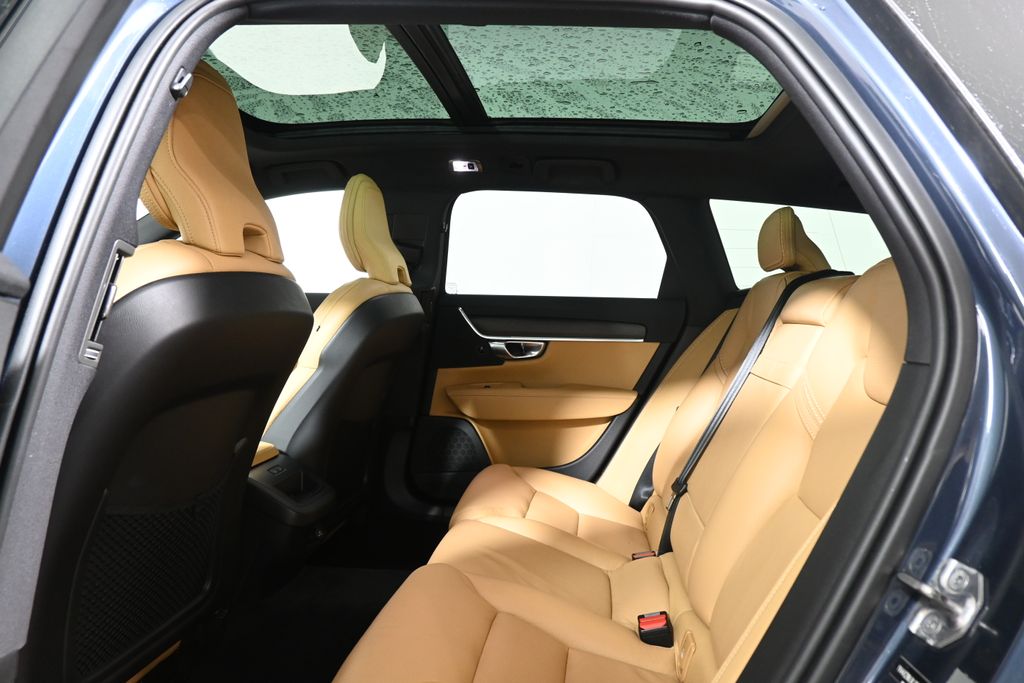 Thumbnail: 2020 Volvo S90 - 32