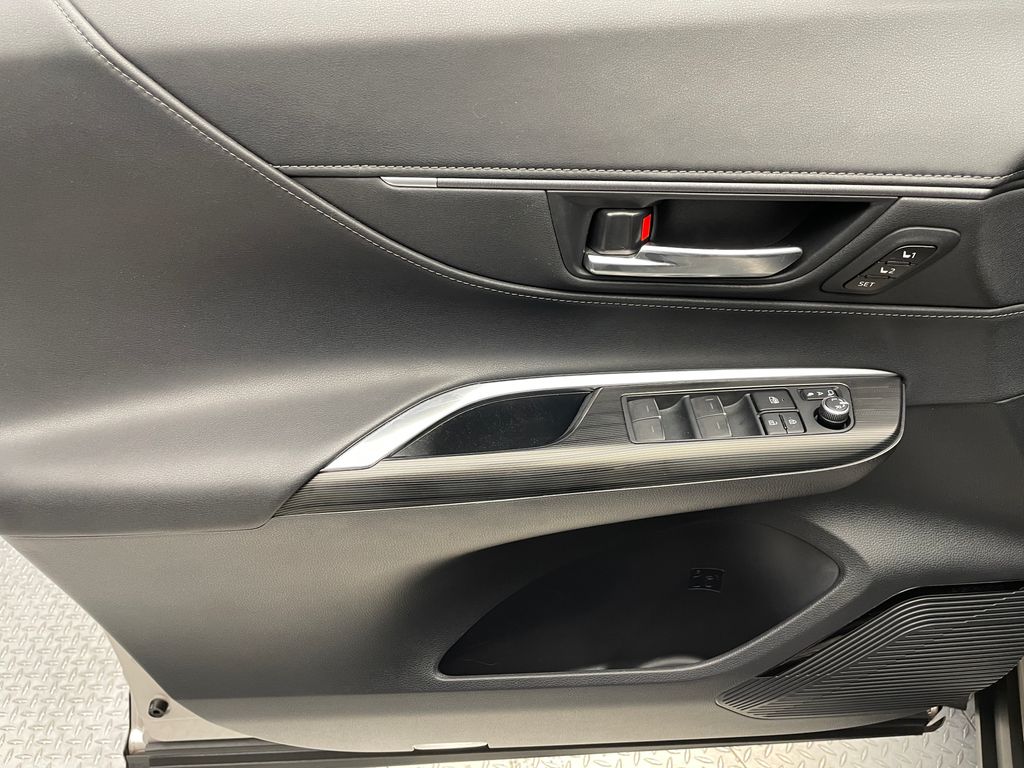 2021 Toyota Venza XLE 9