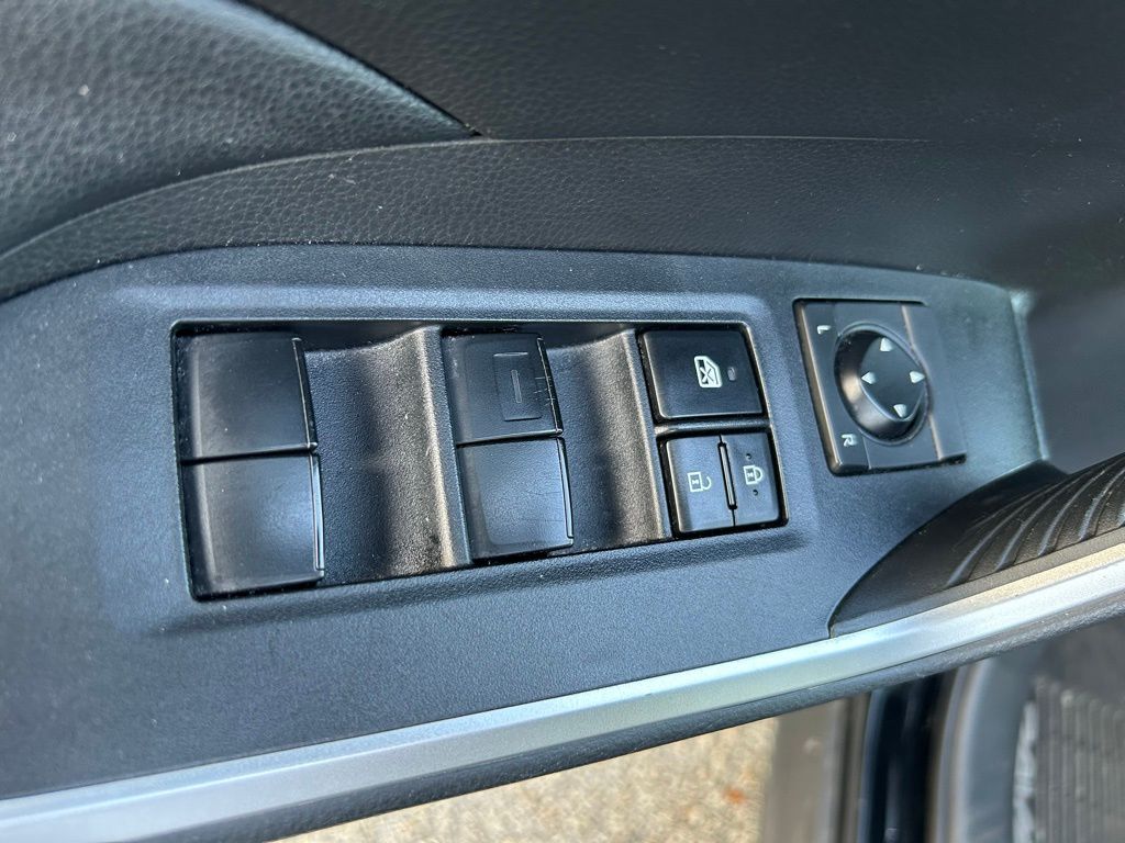 2019 Toyota RAV4 LE 16