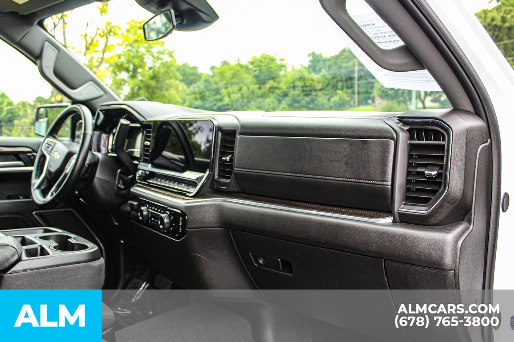 Used 2025 White Chevrolet LT image 23