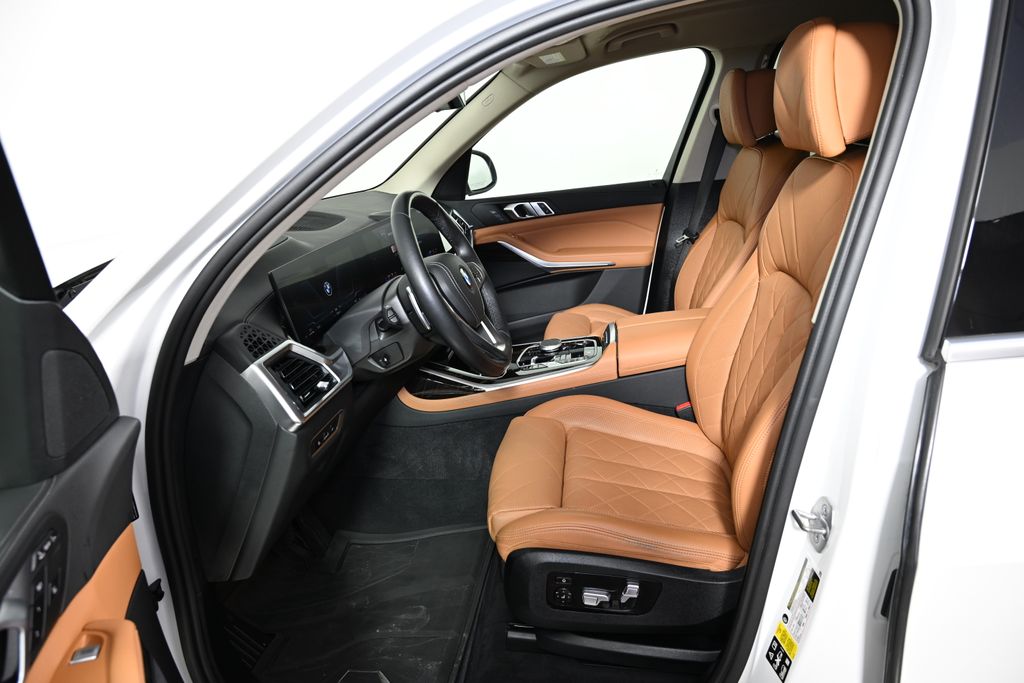 Thumbnail: 2024 BMW X7 - 14