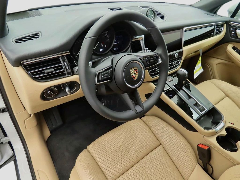 Thumbnail: 2025 Porsche Macan - 4