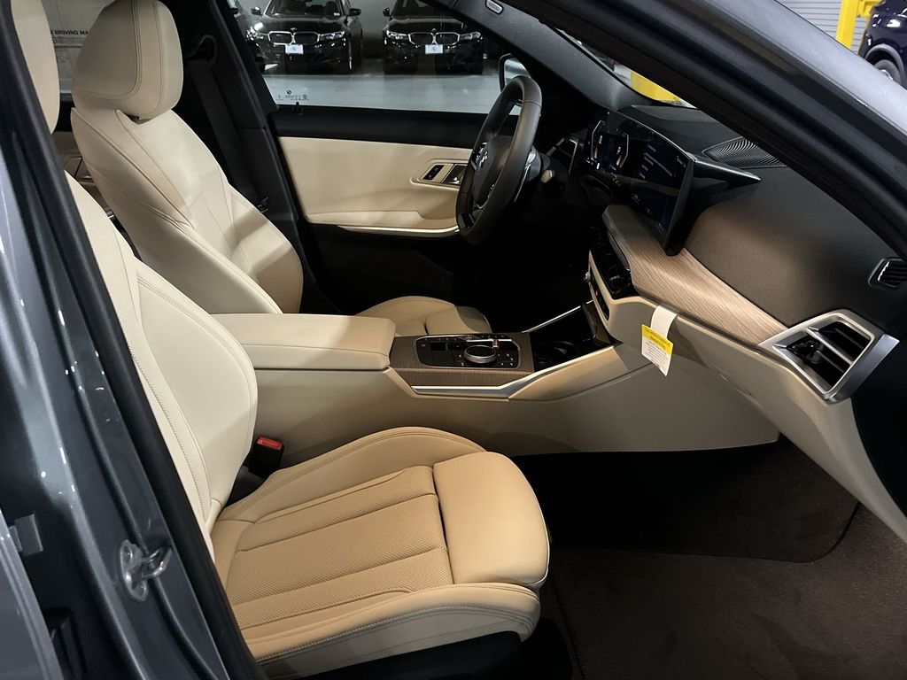 Thumbnail: 2025 BMW 3 Series - 25